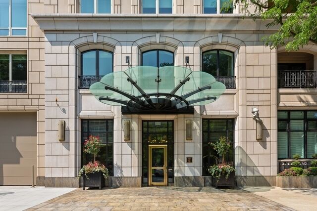 Property Photo:  840 N Lake Shore Drive 401-402  IL 60611 