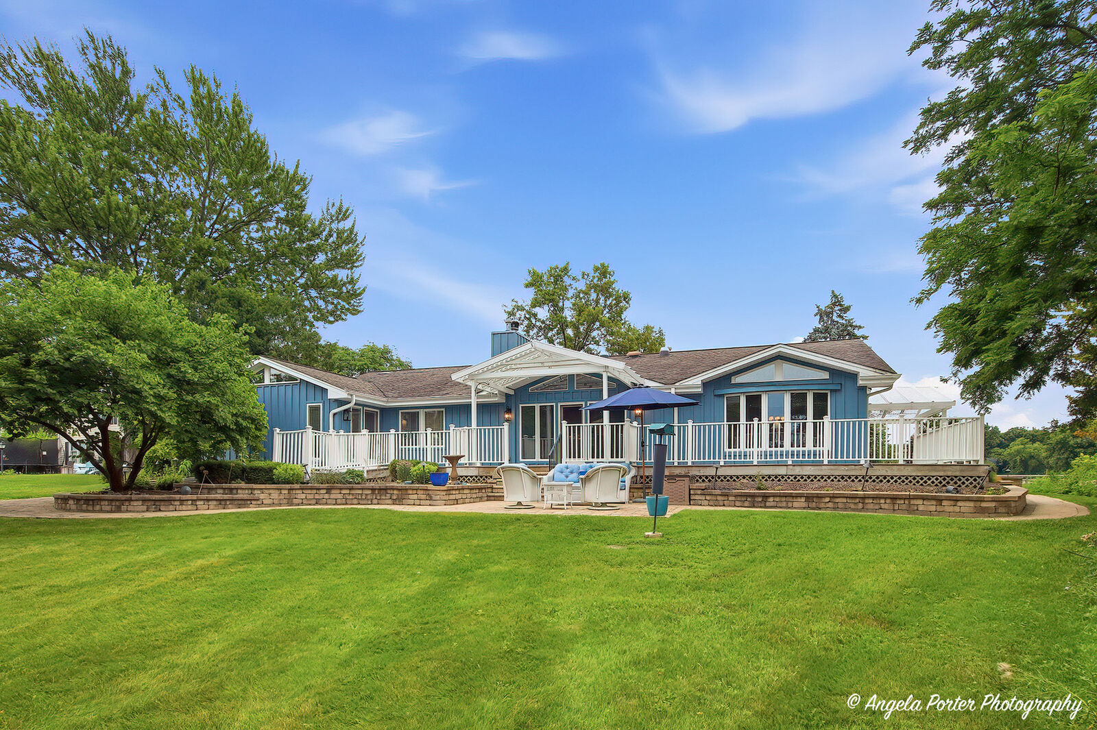 Property Photo: 1110 Lake Shore Drive N IL 60010