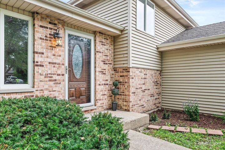 Property Photo: 1702 Pebble Beach Drive IL 60586