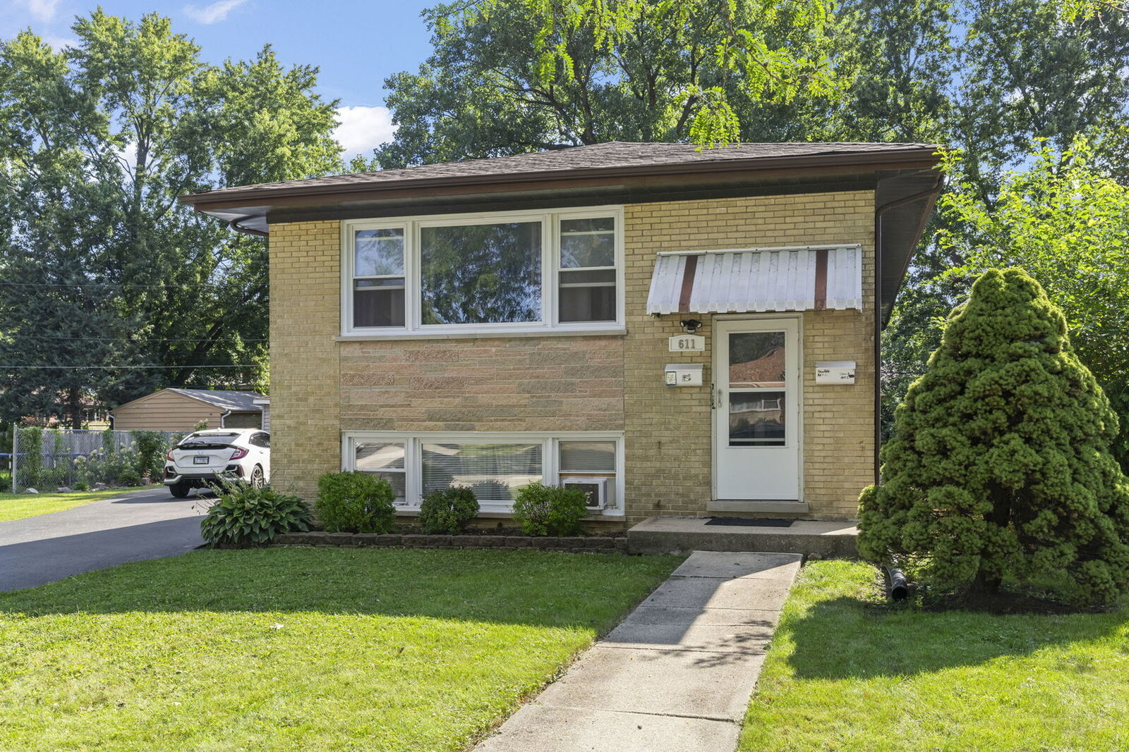 Property Photo: 611 N Lullo Drive IL 60101