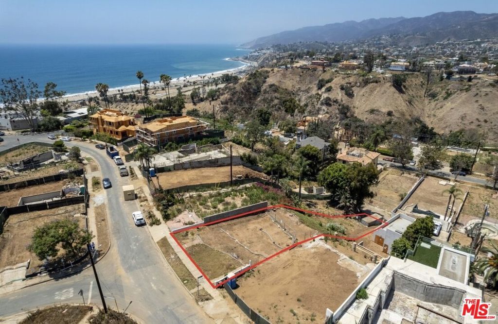 Property Photo:  533 Mount Holyoke Avenue  CA 90272 
