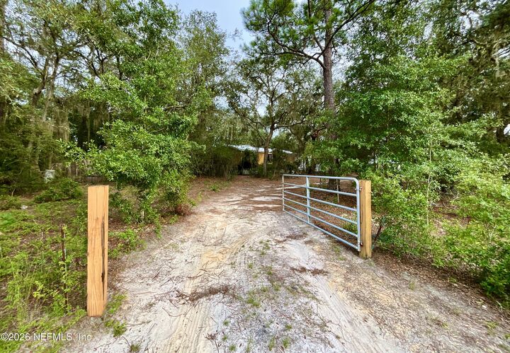Property Photo: 5816 Bryce Street FL 32656