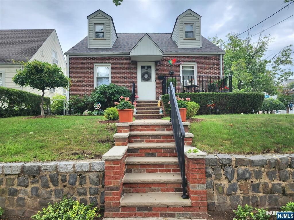 Property Photo:  499 Jauncey Avenue  NJ 07071 