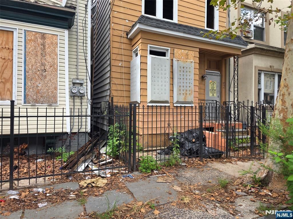 Property Photo:  92 Garside Street  NJ 07104 