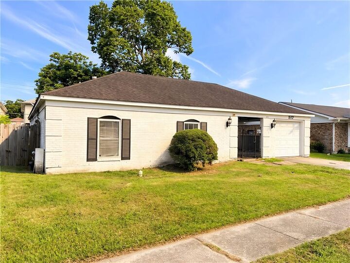 Property Photo: 517 Farmington Place LA 70056