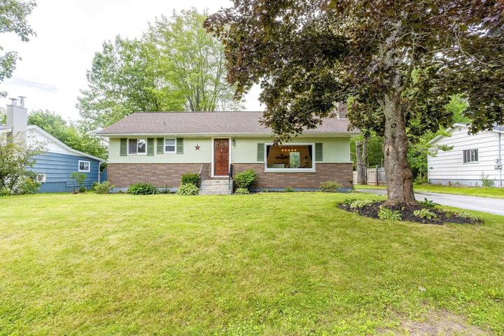 7 Oakland Drive — photo 1
