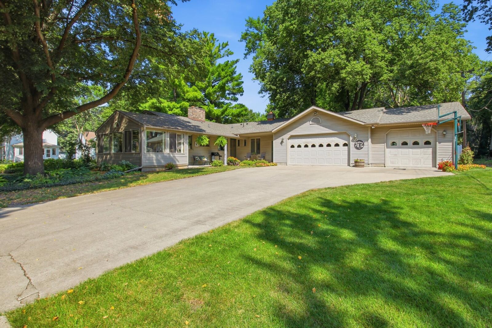 Property Photo:  302 N 9th Street  MN 56265 
