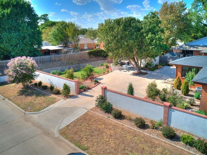 Property Photo:  2001 N Keeton Avenue  OK 73008 