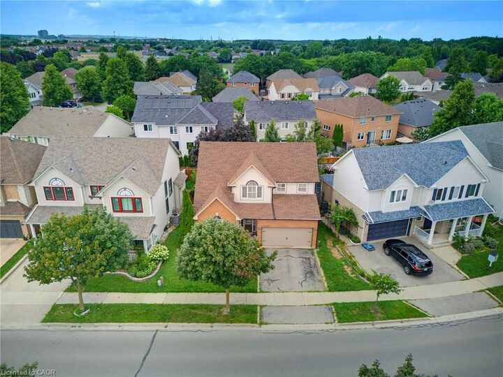 Property Photo: 5141 Blue Spruce Avenue ON L7L 6G7