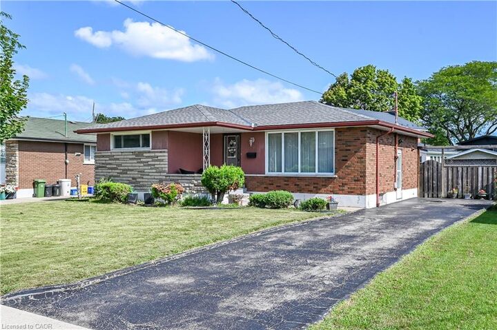Property Photo: 5 Kentley Drive ON L8H 2R6