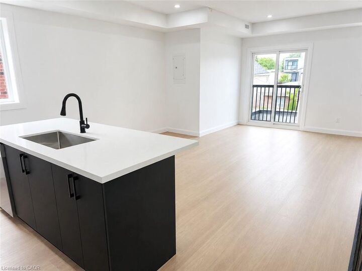 Property Photo:  17 White Avenue 5 Sfn  ON M1C 1P1 
