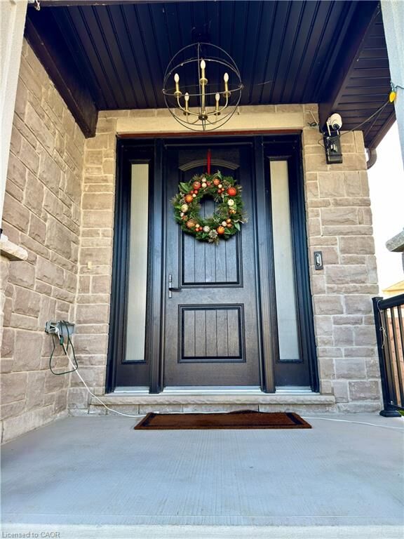 Property Photo:  923 Eaglecrest Court  ON N2K 0B8 