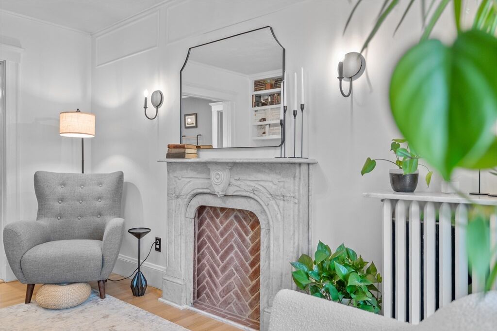 Property Photo:  427-429 S Huntington Ave 1  MA 02130 