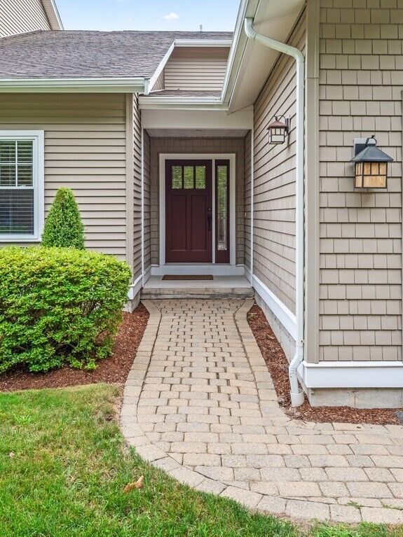 Property Photo:  8 Walden Way 8  MA 01757 
