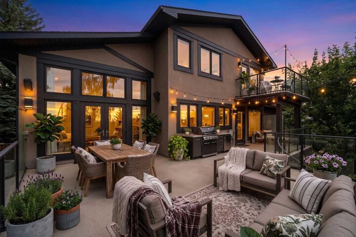 Property Photo: 2724 Signal Ridge View SW AB T3H 2J5