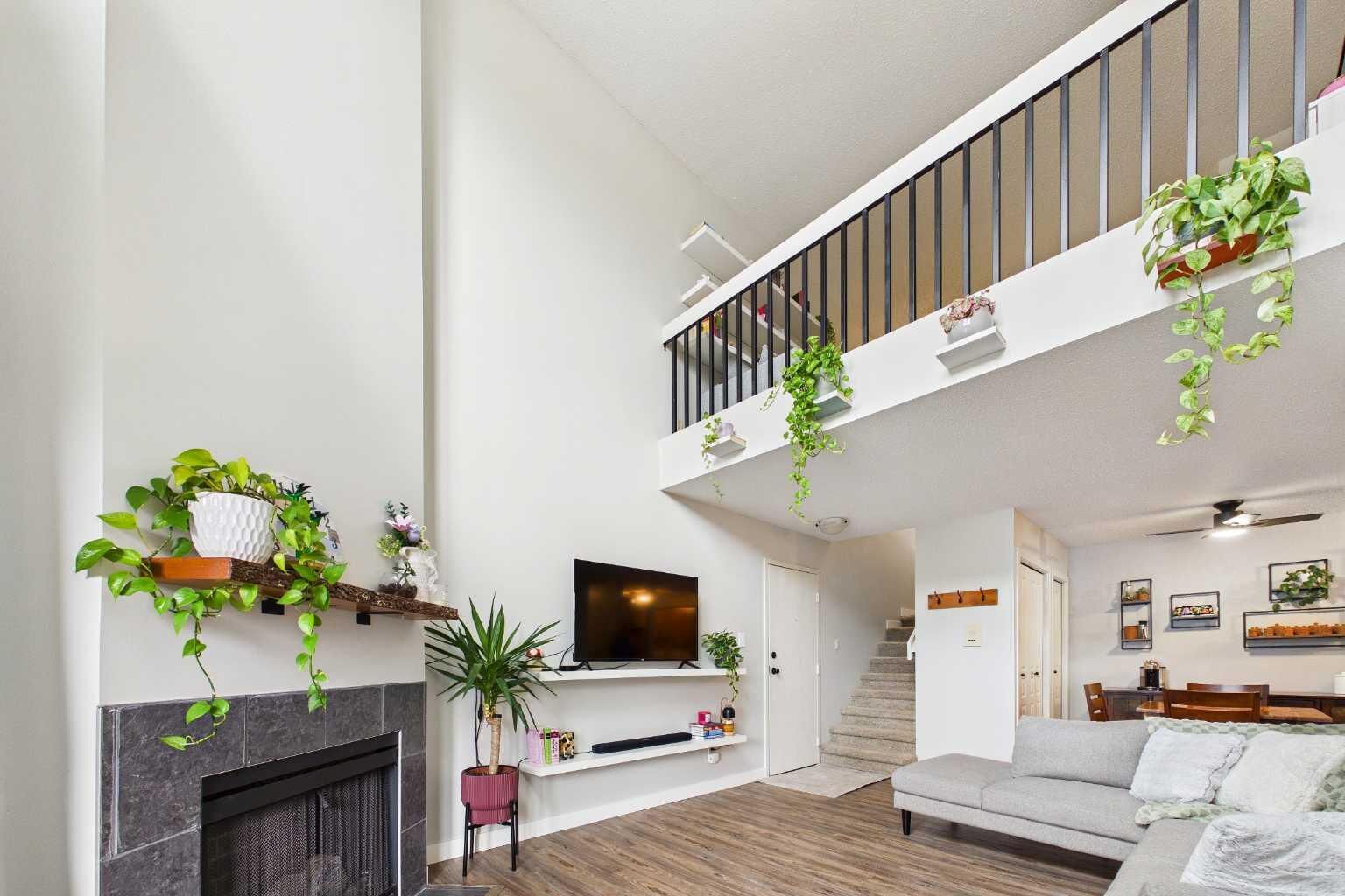 Property Photo: 6400 Coach Hill Road SW 831 AB T3H 1B8
