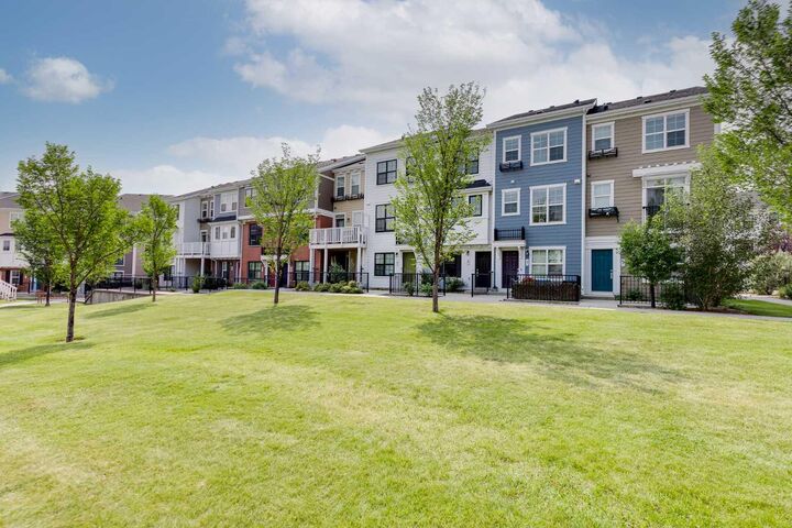 42 Sherwood Row NW — photo 1