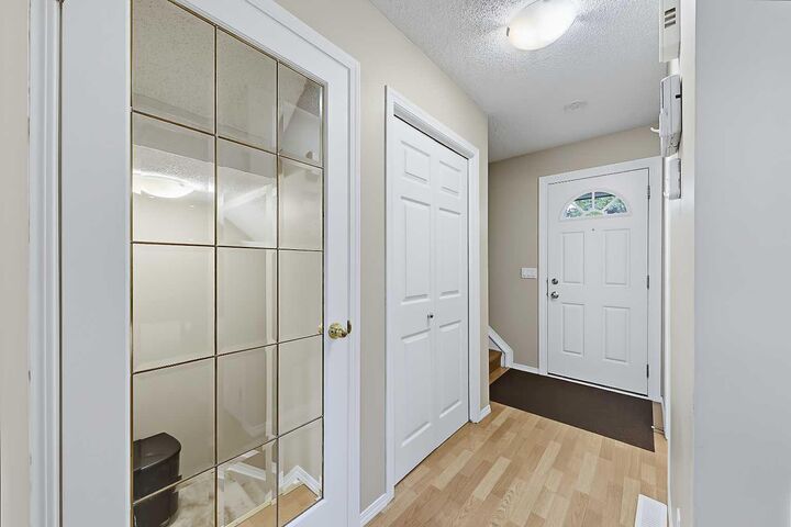Property Photo:  3620 51 Street SW 15  AB T3E 6N7 