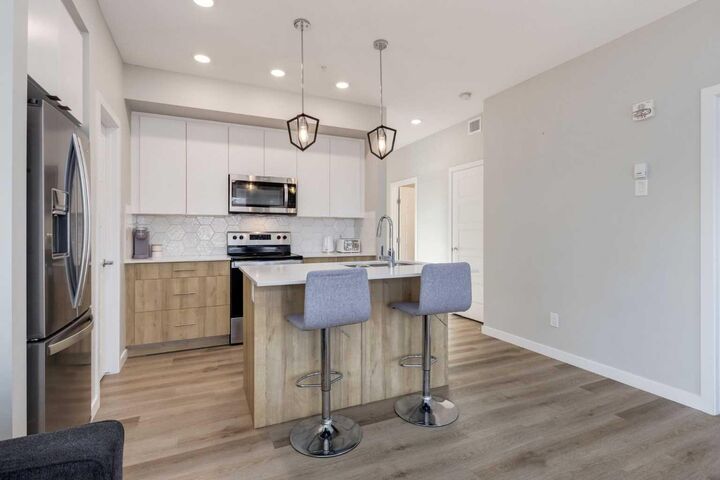 Property Photo:  1605 17 St Street SE 201  AB T2G 2L7 