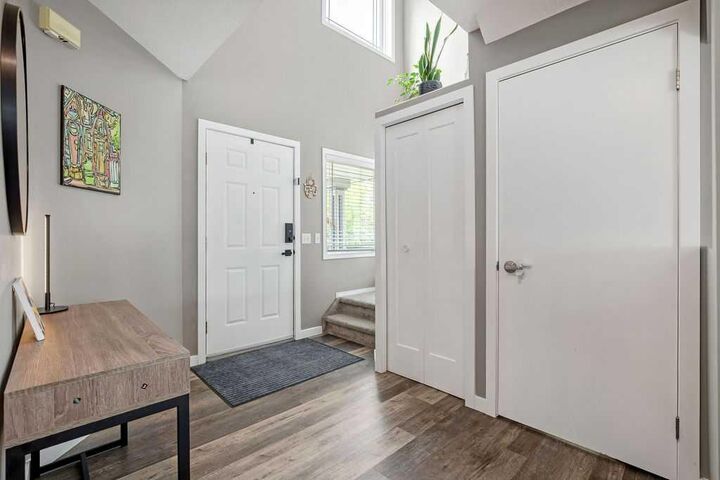Property Photo: 141 Somerset Circle SW AB T2Y 3P7