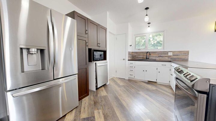 Property Photo:  9517 98 Avenue B  AB T8V 0N8 
