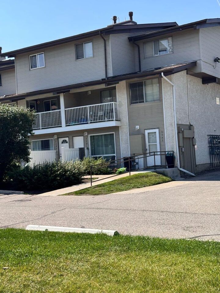Property Photo: 200 Brookpark Drive SW 1111 AB T2W 3E5