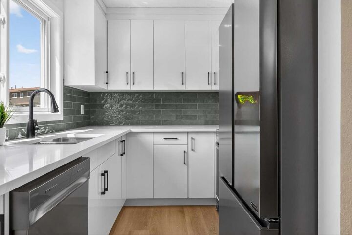 Property Photo: 5340 17 Avenue SW 306 AB T3E 6M3