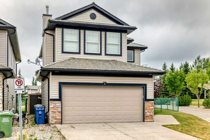 Property Photo: 1 Glensummit Close SE 316 AB T4C 2J9