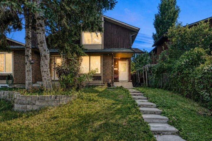 617 Whitewood Road NE — photo 1