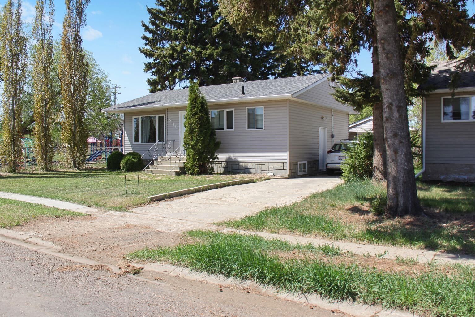 Property Photo:  5110 51 Street  AB T0B 1A0 