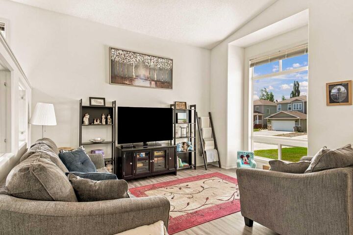 Property Photo:  12121 103A Street  AB T8V 2L5 