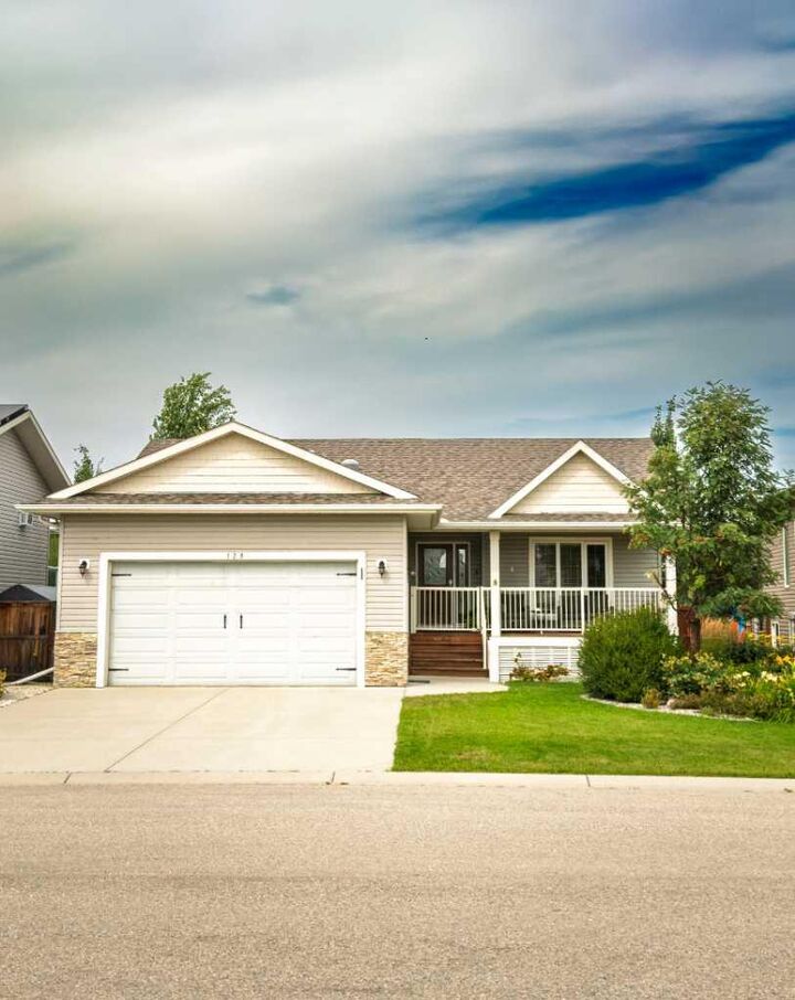 Property Photo: 128 12 Ave NE AB T0M 1X0