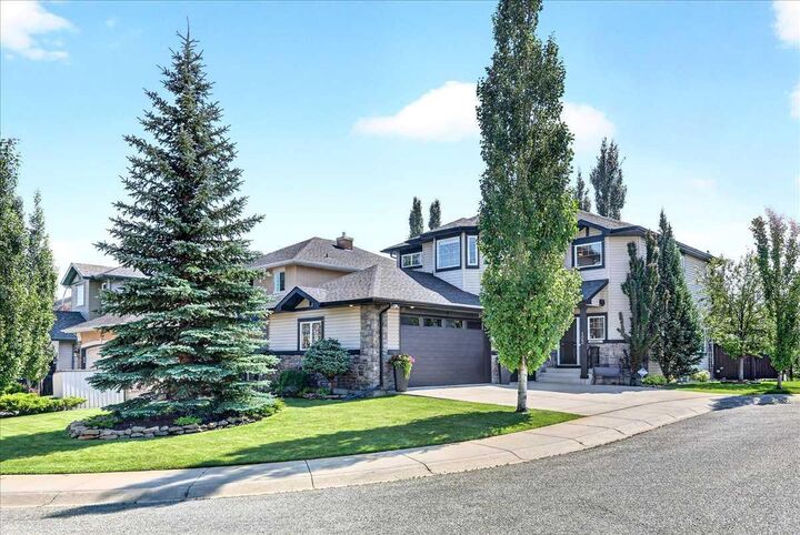Property Photo: 122 Royal Birkdale Crescent NW AB T3G 5R5