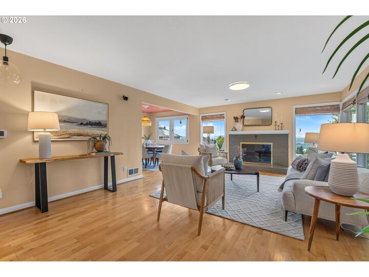 Property Photo:  307 SW Hamilton St  OR 97239 