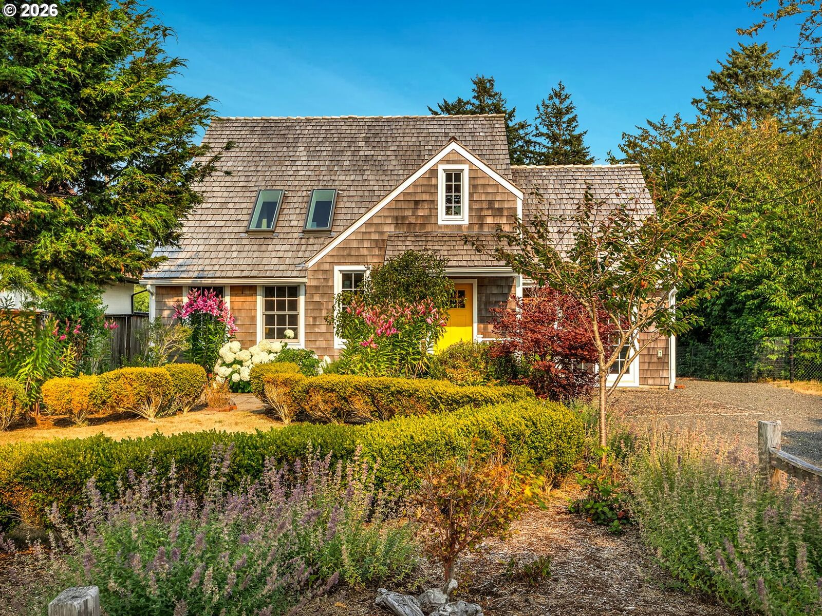 Property Photo: 967 N Cottage Ave OR 97138