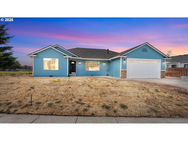 Property Photo:  904 Isabel Dr  OR 97352 