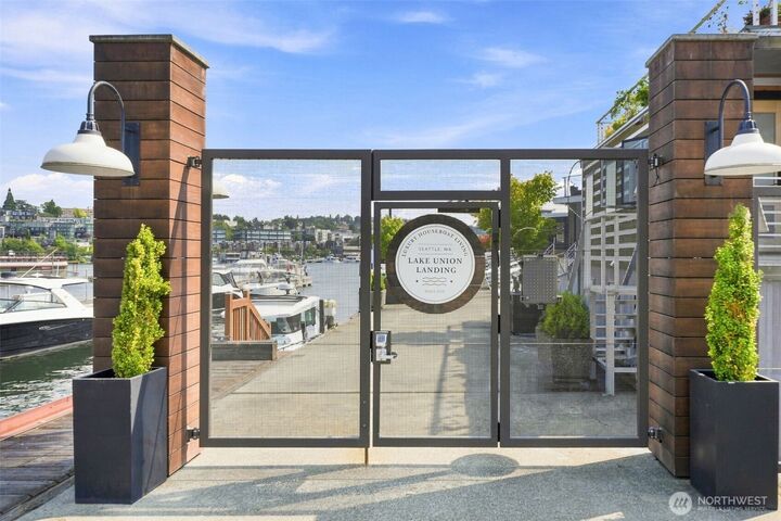 Property Photo:  2309 N Northlake Way 14&15  WA 98103 