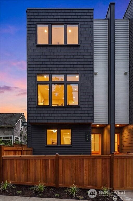 Property Photo:  3636  Greenwood Avenue N B  WA 98103 