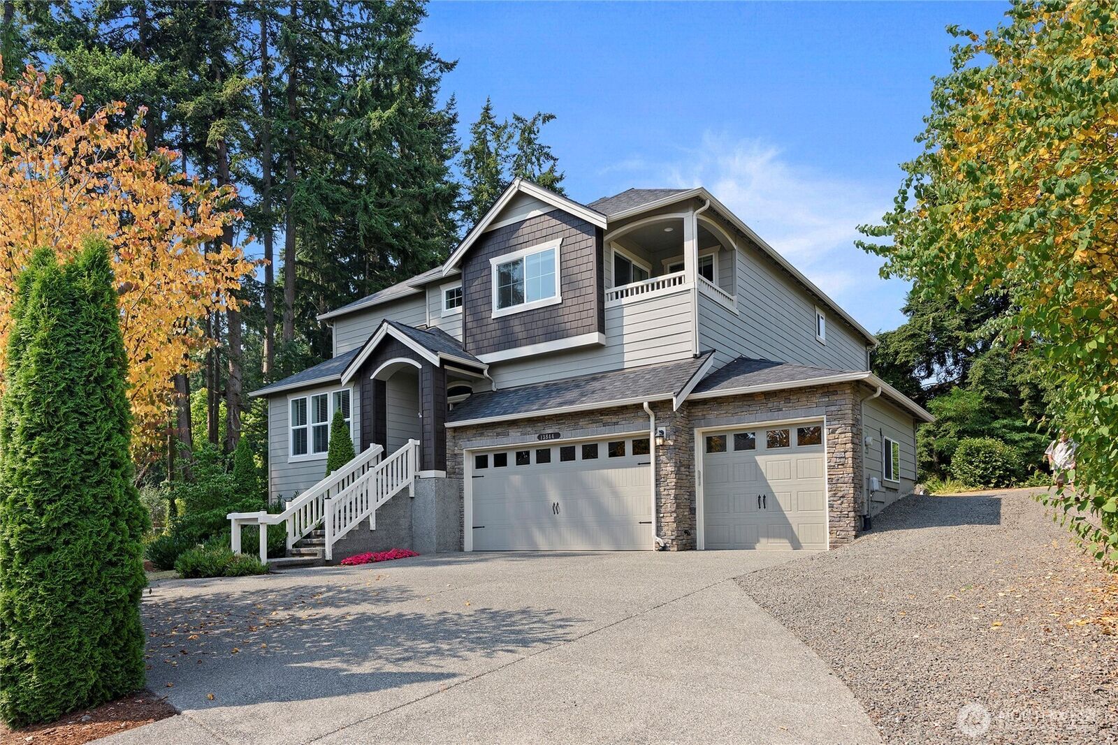 Property Photo: 13844 La Vigne Court NE WA 98110