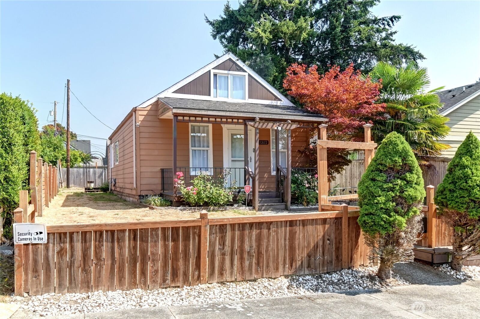 Property Photo:  2327  Harrison Avenue  WA 98201 