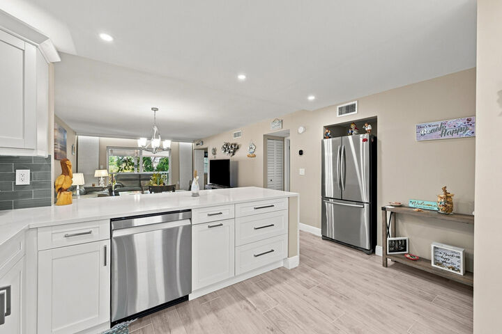 Property Photo: 4629 Poinciana Street 304 FL 33308