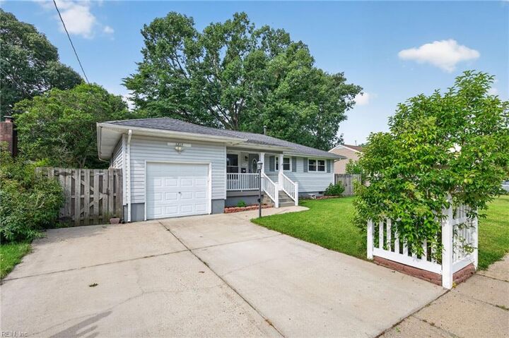 Property Photo:  1217 Oak Park Ave  VA 23503 