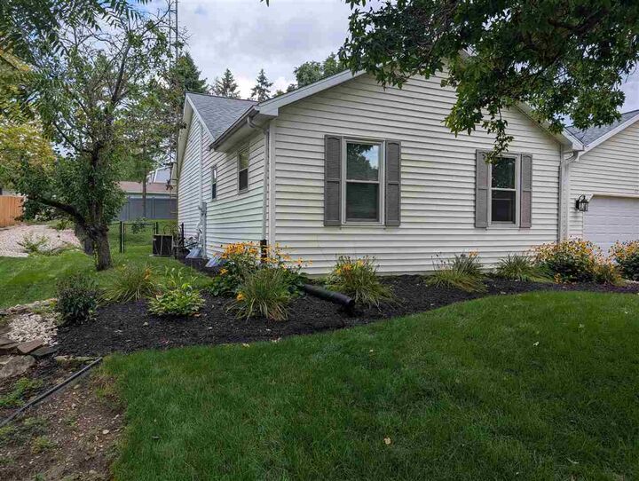 Property Photo:  621 Chelsea Way  IN 47374 