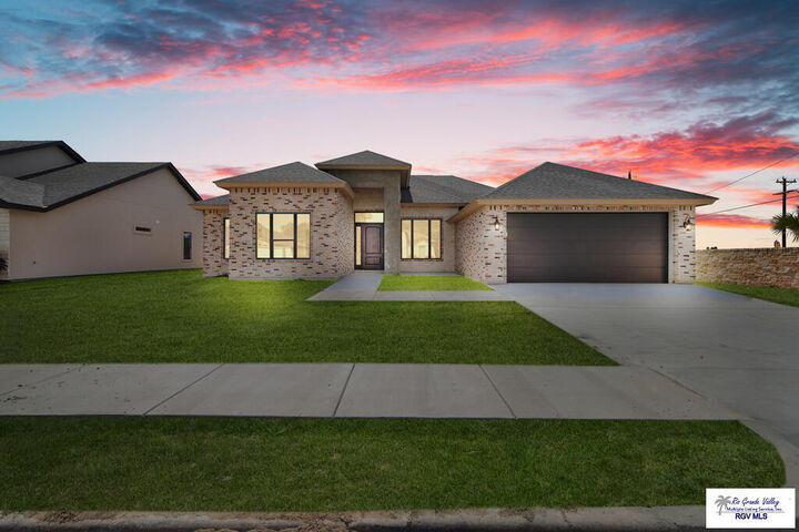Property Photo:  2121 Su Casa Cir  TX 78550 