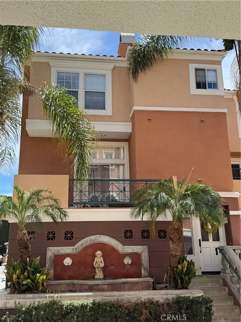 Property Photo:  1 Cuzzano Aisle  CA 92606 