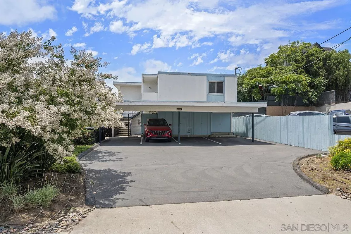 Property Photo:  2108 3rd Ave 2  CA 92101 
