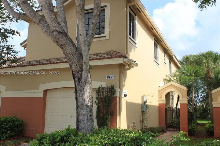 Property Photo:  3839 Pond Apple Dr 6  FL 33332 
