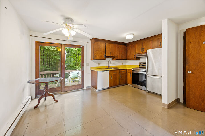 Property Photo:  1581 Meriden Waterbury Turnpike 6  CT 06489 