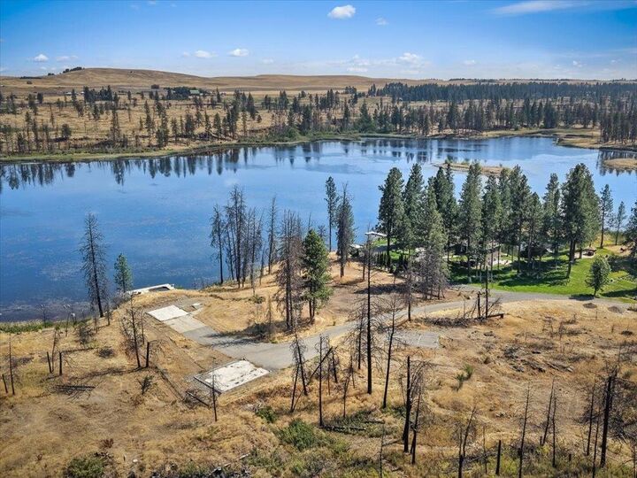 Property Photo: 12311 S Greenfield Ln WA 99022