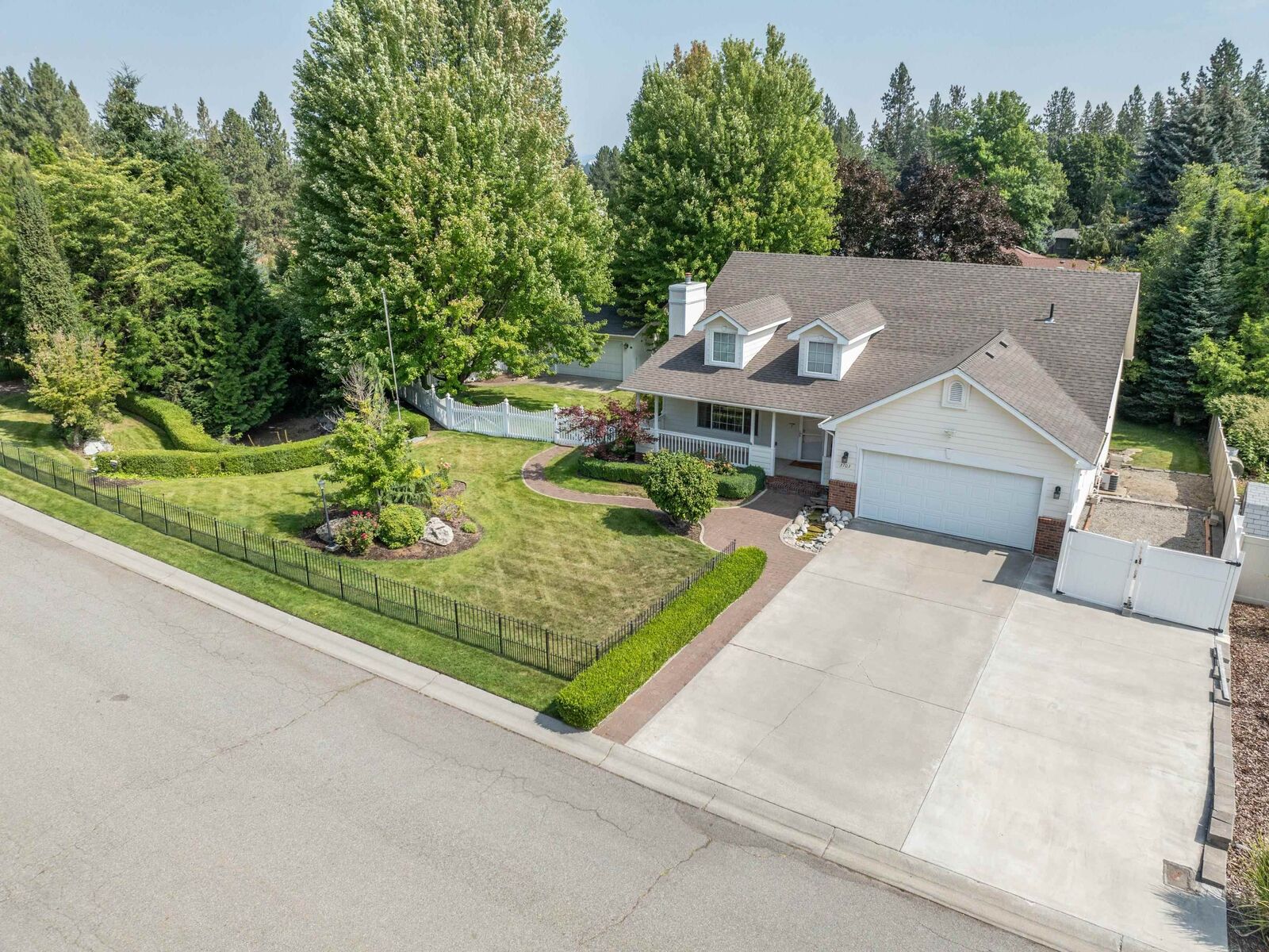 Property Photo: 3703 S Sunderland Dr WA 99206